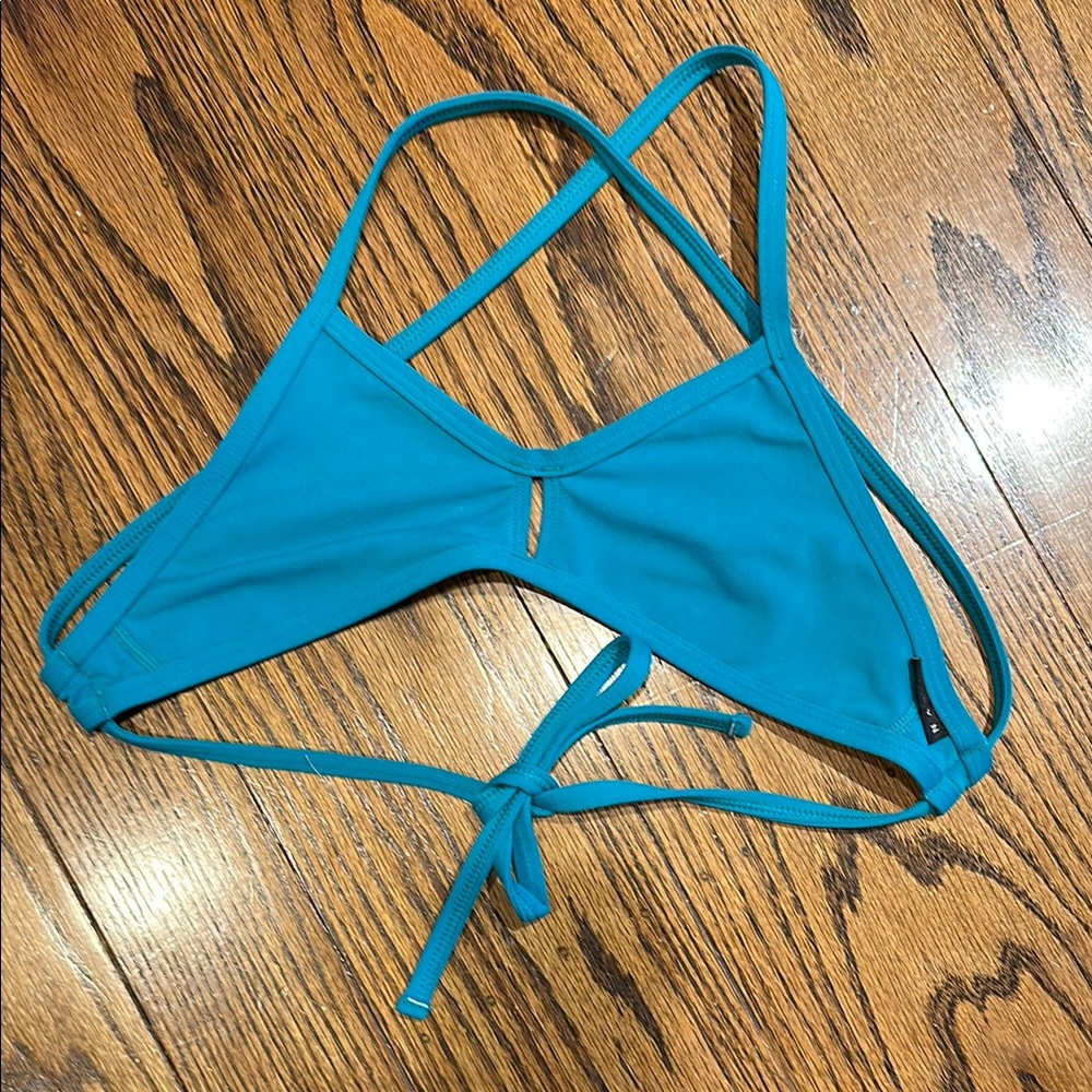 Like new! Jolyn Vent bikini top XS